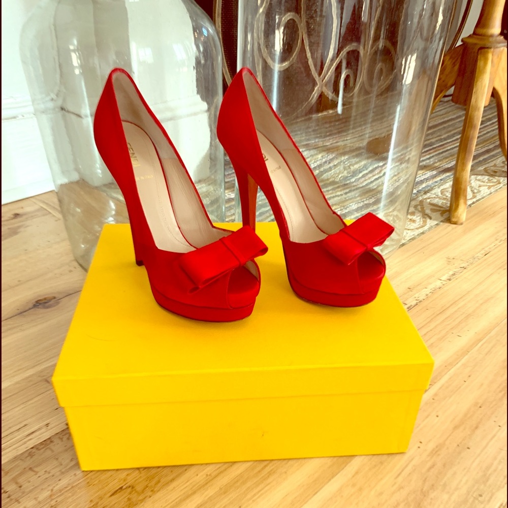 Fendi 5” stunning Ruby red heels